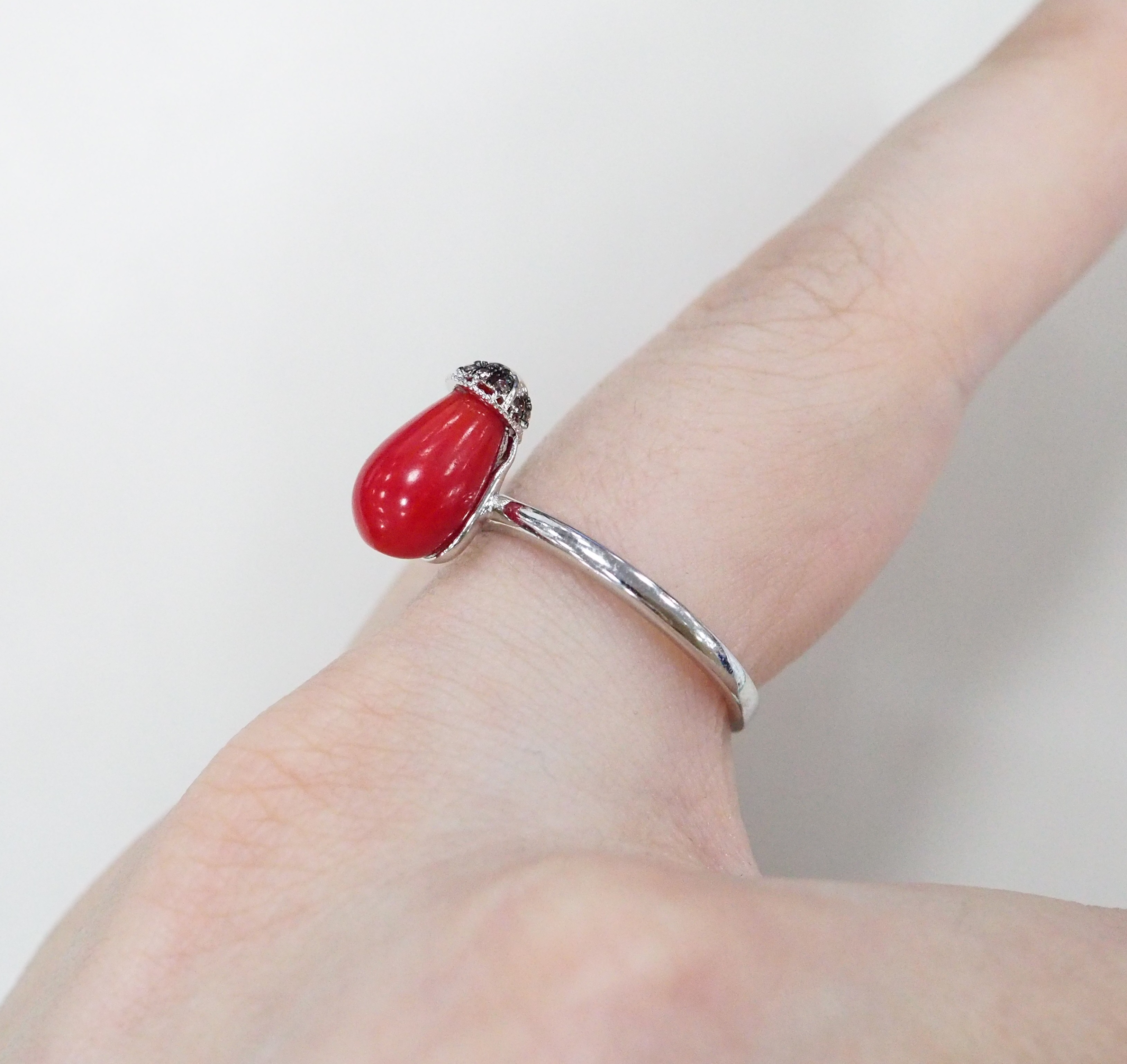 Серебряное кольцо с кораллом